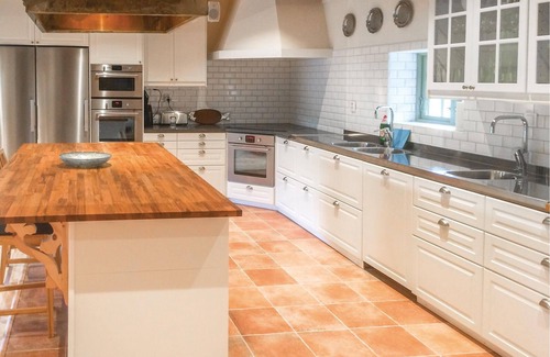 Vastra Nashulta House | Luxurious and well-maintained cottage with spacious terrace.