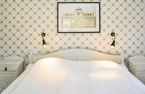 Vastra Nashulta House | Luxurious and well-maintained cottage with spacious terrace.