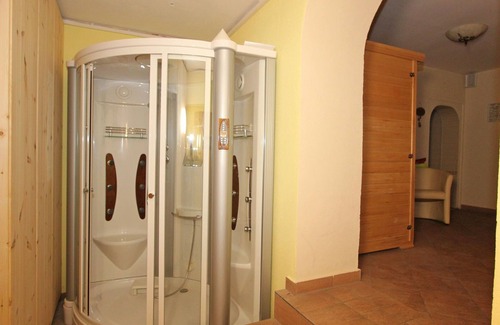 Huben Apartment | Luxurious Apartment in Längenfeld with Sauna