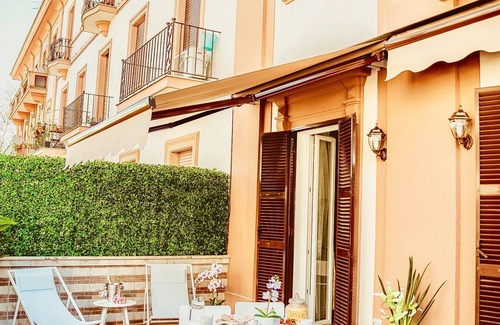 Quartiere XXXIII Lido di Ostia Ponente Apartment | Luxurious apartment with wellness cabin located in a historic building from 1900