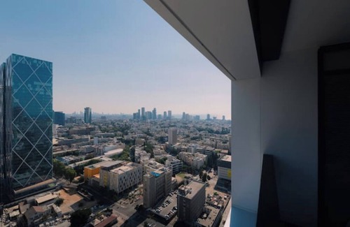 Tel Aviv Apartment | Luxurious Apartment in Tel Aviv. Terrace and Pool Ann