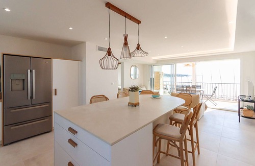 Port Grimaud Apartment | Luxurious apartment on the beach - Seaview - A/C, WIFI - Linen included