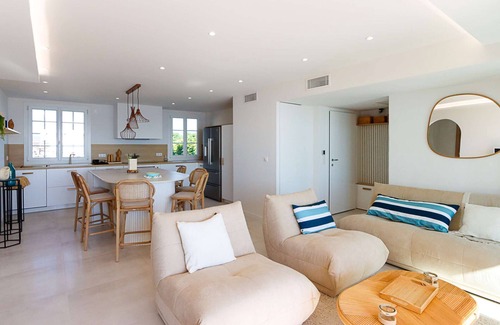 Port Grimaud Apartment | Luxurious apartment on the beach - Seaview - A/C, WIFI - Linen included
