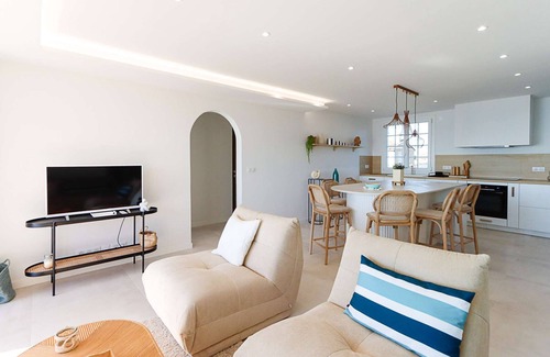 Port Grimaud Apartment | Luxurious apartment on the beach - Seaview - A/C, WIFI - Linen included