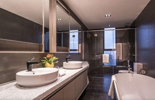 Kuala Lumpur City Centre Apartment | Luxurious Apartment in the heart of the City. With amazing rooftop pool.