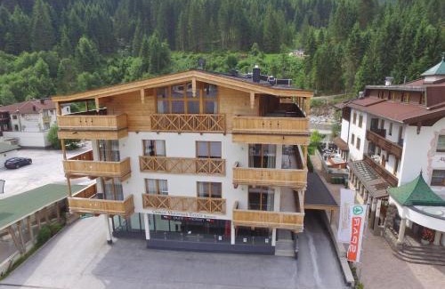 Gerlos Apartment | Luxurious Apartment with Sauna, Garage, Roof Terrace