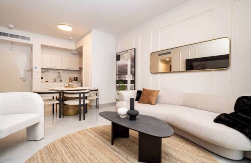 Mea She'arim Condo | Luxurious Apt with Private Heated Pool City Center
