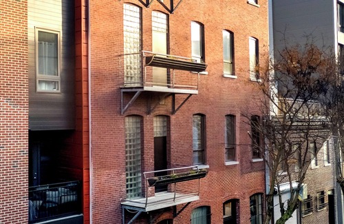 Northern Liberties Apartment | Luxurious Artisan Loft w/Chic Design/The Tanner
