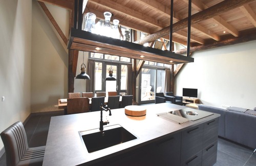 Dwingeloo House | Luxurious authentic holiday farm with a hot tub