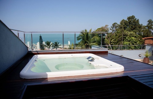 Jardim Praiano House | Luxurious beach house with sea view, gated community 24h security