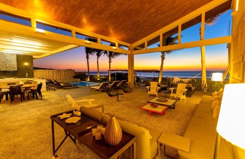 Punta Sal House | Luxurious Beachfront 6-bedroom house with WiFi, AC in brilliant Ñuro