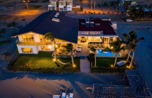 Punta Sal House | Luxurious Beachfront 6-bedroom house with WiFi, AC in brilliant Ñuro