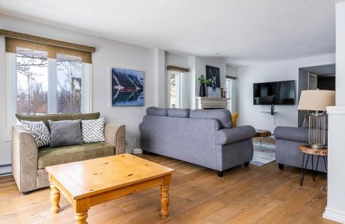 The Blue Mountains House | Luxurious Blue Mountain 3BR & 3BTH Walk-in to Village