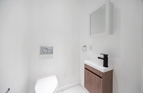 Alphabet City Apartment | Luxurious Brand New 3 Bedroom, 2 Bath Apt in the Heart of East Village!