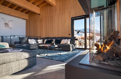 Arc-1800 Ski Chalet | Luxurious Chalet for 12 with Indoor Pool, Sauna, Hammam, and Home Cinema in Les Arcs 1800