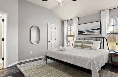 Killeen House | Luxurious Casa Capitàn Modern style Relaxing flare