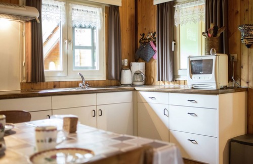 Oud-Turnhout Ski Chalet | Luxurious Chalet in Oud-Turnhout with Large Garden