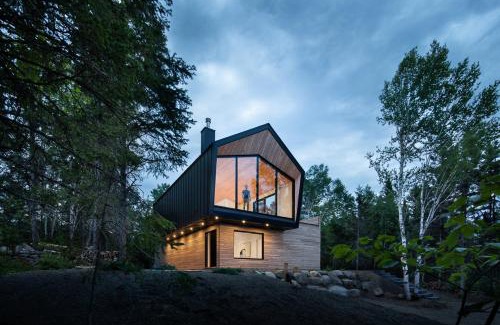 La Malbaie Ski Chalet | Luxurious Chalet with Pool, Sauna, Spa & Amazing View