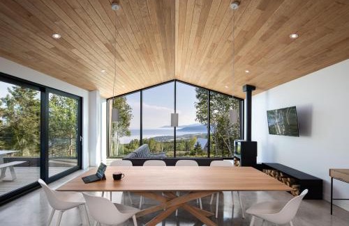 La Malbaie Ski Chalet | Luxurious Chalet with Pool, Sauna, Spa & Amazing View