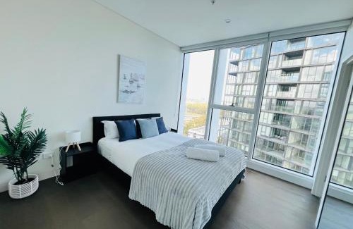 Lidcombe Apartment | Luxurious city view at Sydney Olympic Park