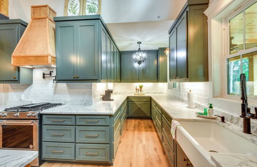 Clarkesville Cabin | Luxurious Clarkesville Cabin w/Decks & Fire Pit
