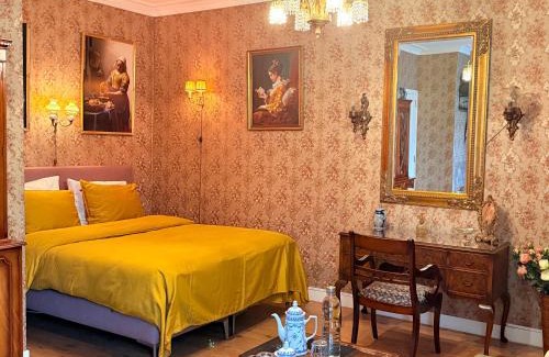 Huygenspark Bed & Breakfast | LUXURIOUS classical dutch styled ROOM in city centre of The Hague - HOME STAY