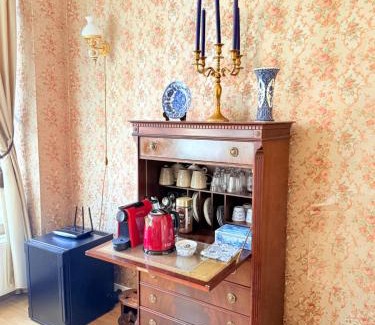 Huygenspark Bed & Breakfast | LUXURIOUS classical dutch styled ROOM in city centre of The Hague - HOME STAY