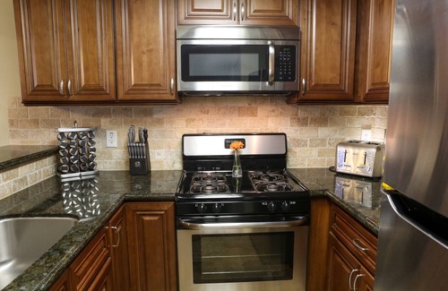 Anaheim Resort Condo | Luxurious Condo: 1/4mi Walk2Disney, Comm. Pool/Spa