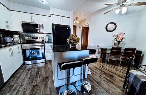 Downtown Mississauga Condo | Luxurious Condo by Celebration Square & Square One