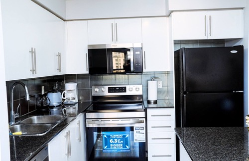 Downtown Mississauga Condo | Luxurious Condo by Celebration Square & Square One
