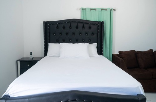 Saint Andrew Apartment | Luxurious condo with a incredible view of the hills