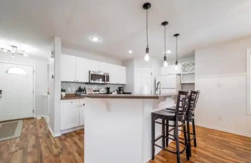 West Edmonton House | Luxurious & Cozy-5bdrm Home-Minutes to WEM-WIFI