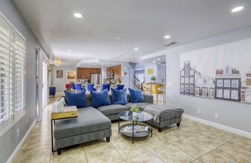 Whitney Ranch House | Luxurious & Cozy ⛱SUNNY PRIVATE Pool★PETS ALLOWED★PVT Yard★Arcade Game Room