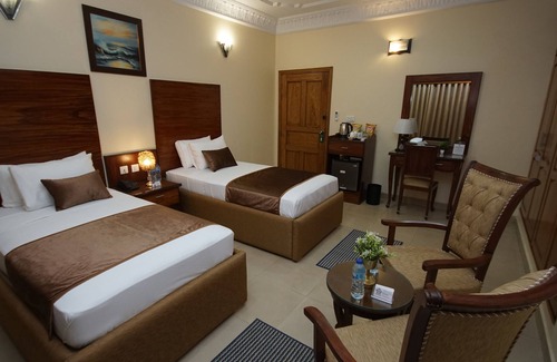 D.H.A. Hotel | Luxurious Deluxe Twin Room, Fully Furnished with 2 Single Beds.