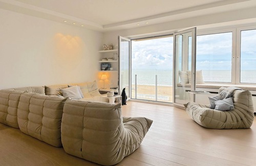 Albertstrand Apartment | Luxurious Design Apartment With Full Frontal sea View