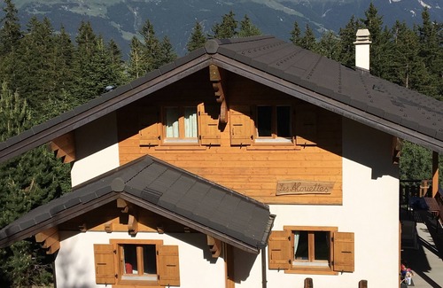 Vex Ski Chalet | Luxurious, detached chalet with Hot Tub + Sauna - in the 4 Valleys ski area