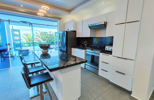 Montellano Villa | Luxurious 12BR Estate with Pools and Entertainment – 14 Minutes from Airport