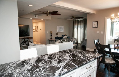 Downtown Condo | Luxurious downtown office, walk to Rupp Arena