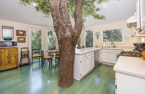Healdsburg House | Luxurious Enchanting Healdsburg estate style retreat, sleeps 12, pool, firepit