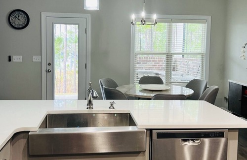 Evans House | Luxurious Farmhouse in Evans 15 mins from Masters only 7 miles
