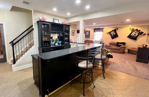 Lewisberry House | Luxurious four bedroom Home with private Jacuzzi (Oct- March)