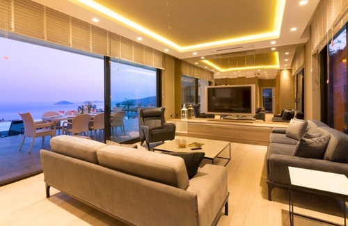 Kalkan Villa | Luxurious four bedroom villa, stunning sea and mountain views over Kalkan
