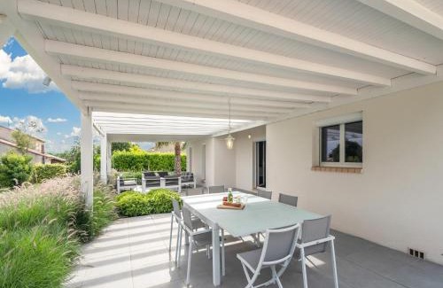 Saint-Genies-de-Fontedit Villa | Luxurious villa in Saint geniès de Fontedit with heated pool