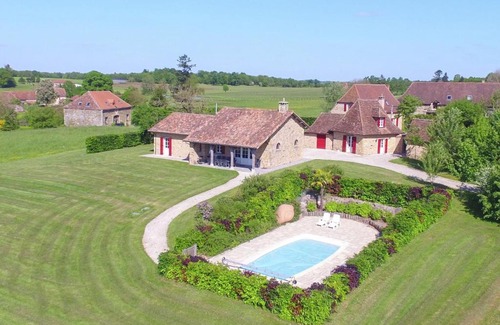Saint-Medard-d'Excideuil Villa | Luxurious villa with separate guest house and a private heated pool