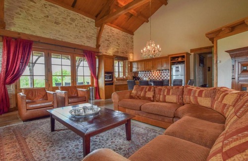 Saint-Medard-d'Excideuil Villa | Luxurious villa with separate guest house and a private heated pool