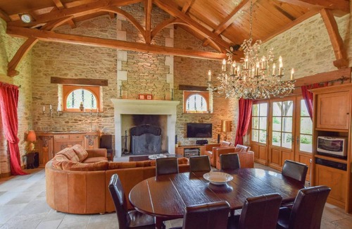 Saint-Medard-d'Excideuil Villa | Luxurious villa with separate guest house and a private heated pool