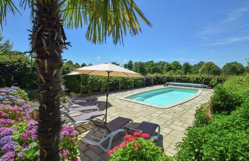 Saint-Medard-d'Excideuil Villa | Luxurious villa with separate guest house and a private heated pool