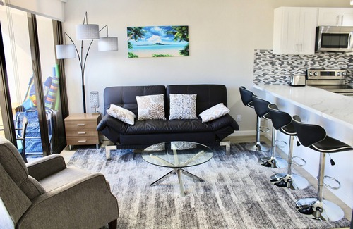 Waikiki Condo | Luxurious, Free Parking & WiFi, Ocean View, Remodeled, 1 BR Condo, No Resort Fee