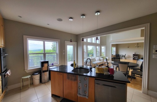 Bedford House | Luxurious Getaway Home with Scenic Views of the Halifax Harbor!