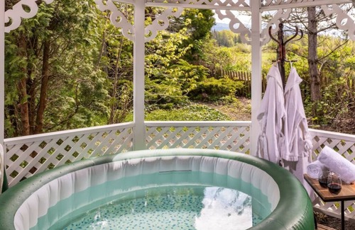 Everson Cabin | Luxurious Glamping Tent with heated indoor pool